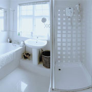 стерильная чистота, белая ванная комната